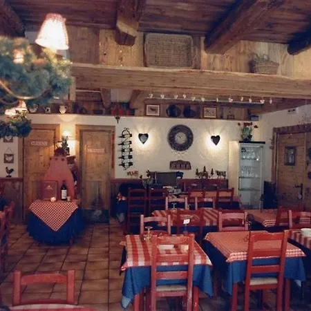 Les Bains Hotel