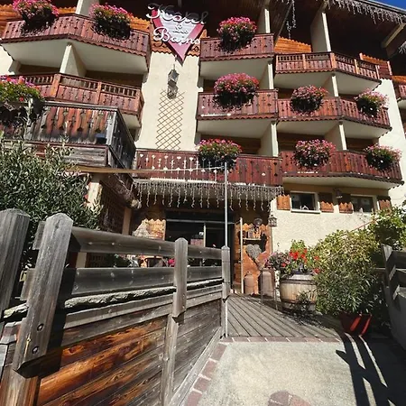 Les Bains Hotel