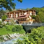Les Bains Hotel